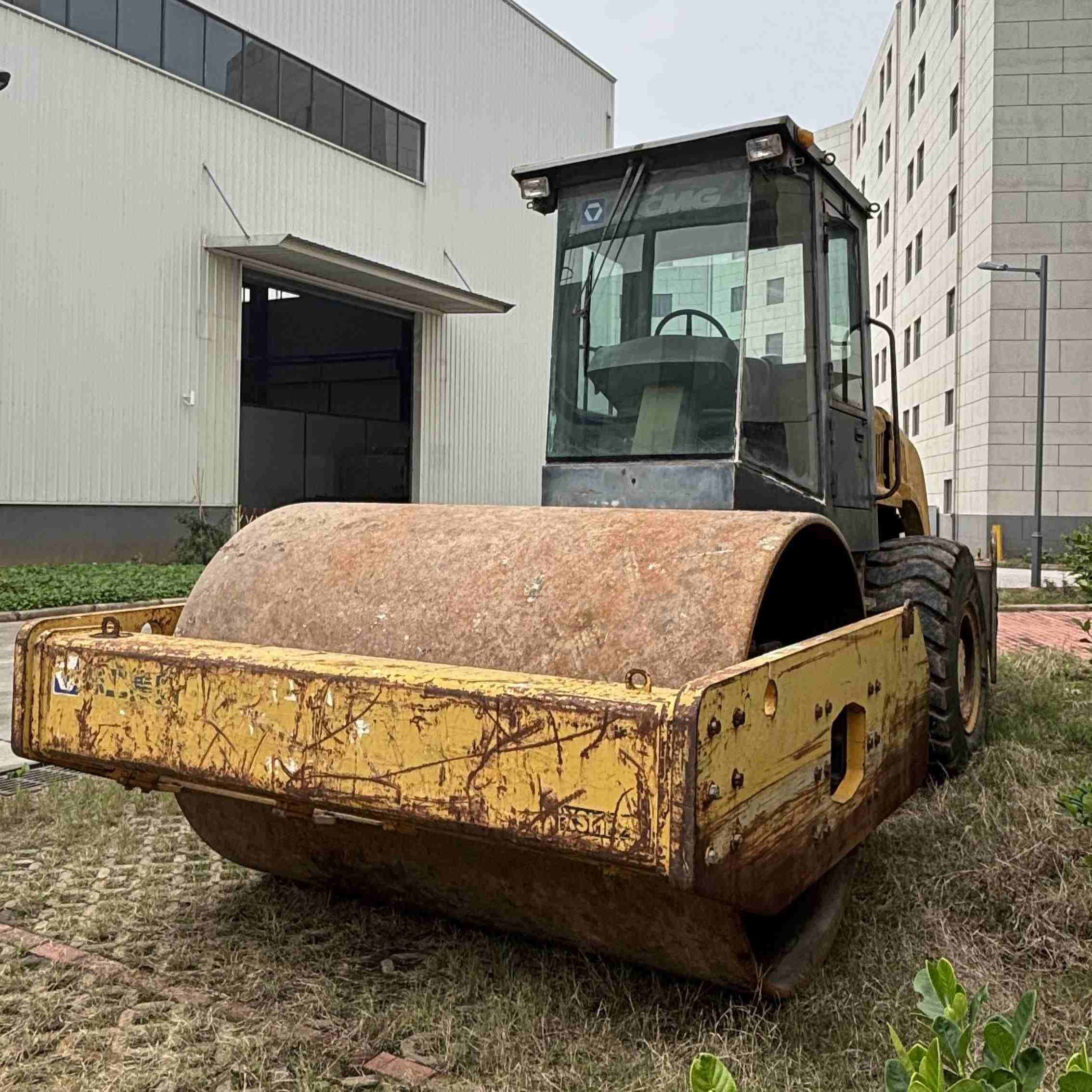 xcmgXSM220roadroller